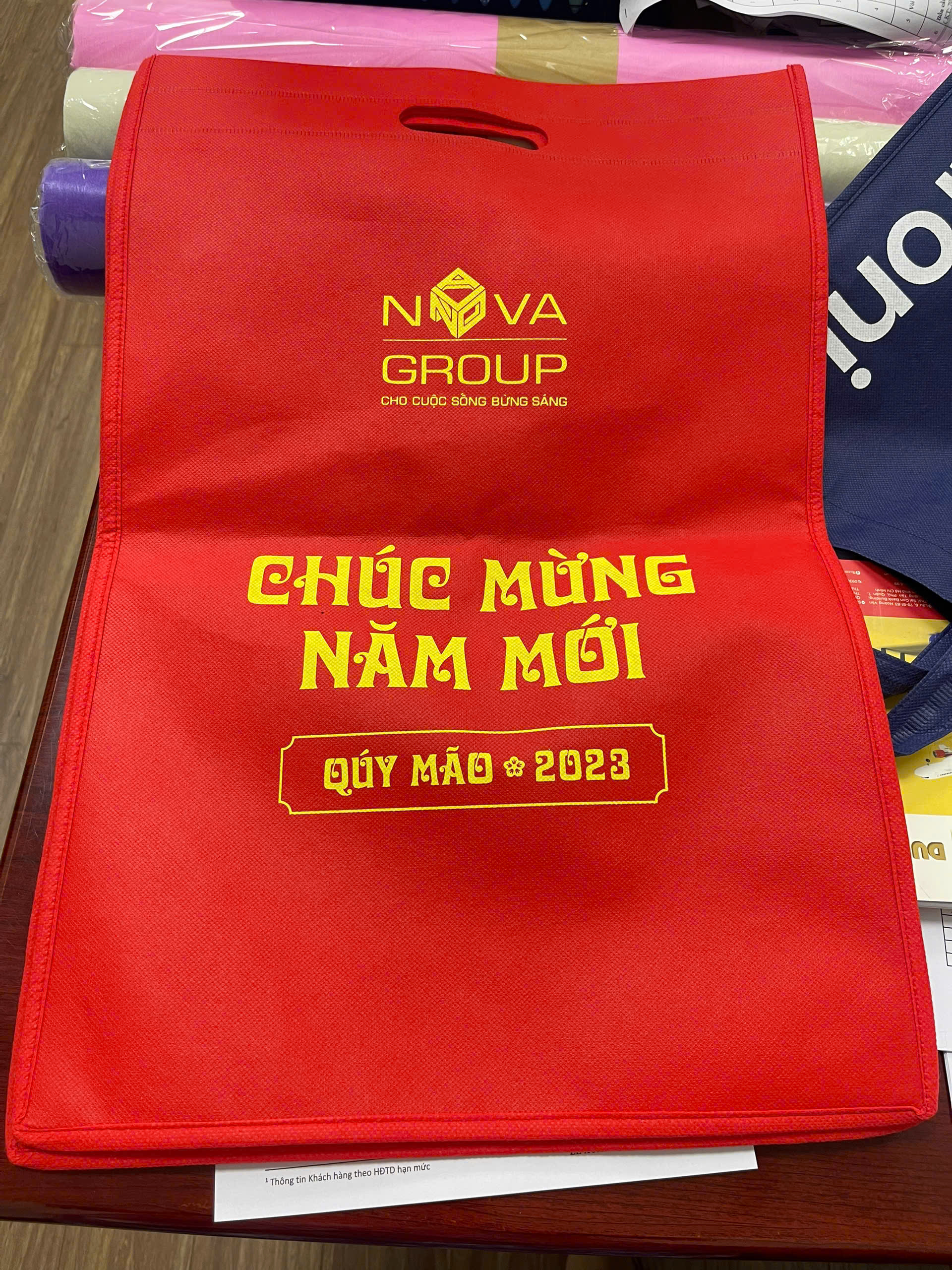 Túi vải không dệt: may, ép nhiệt